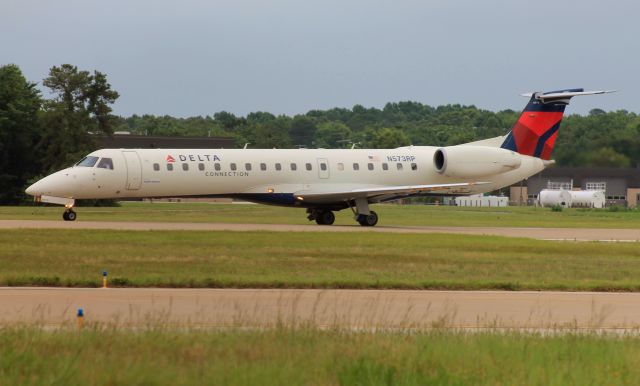 Embraer ERJ-145 (N573RP) - Mercury 3328 rolling down on runway 5.