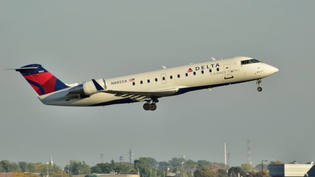 Canadair Regional Jet CRJ-200 (N8855A)