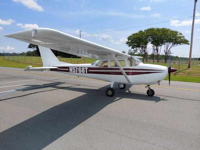 Cessna Skyhawk (N5768T)