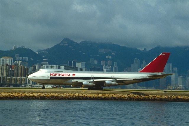 Boeing 747-200 (N634US) - Taxing at Kai Tak Intl Airport on 1987/08/07