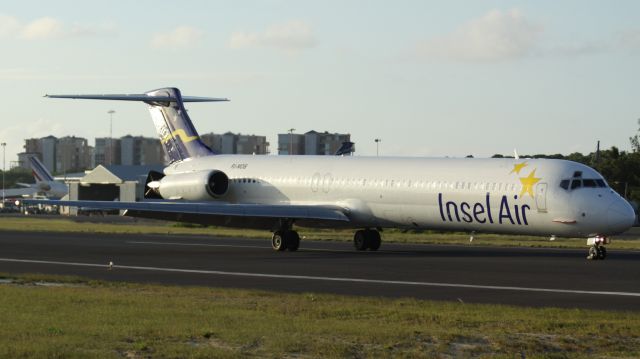 McDonnell Douglas MD-83 (PJ-MDB)