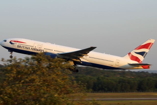 Boeing 777-200 (G-YMMS)