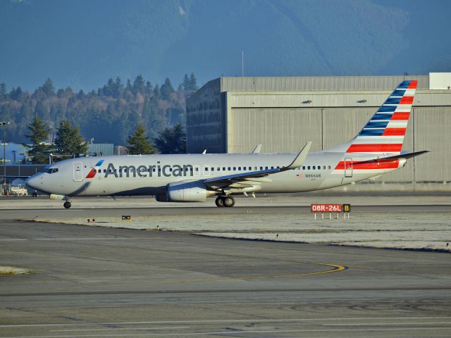 Boeing 737-800 (N966AN)
