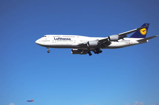 Boeing 747-200 (D-ABYC) - LAX