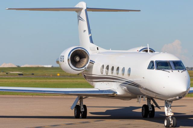 Gulfstream Aerospace Gulfstream IV (N958TB) - Blake Shelton's GLF4 taxiing in to Customs before his concert at the Saddledome.