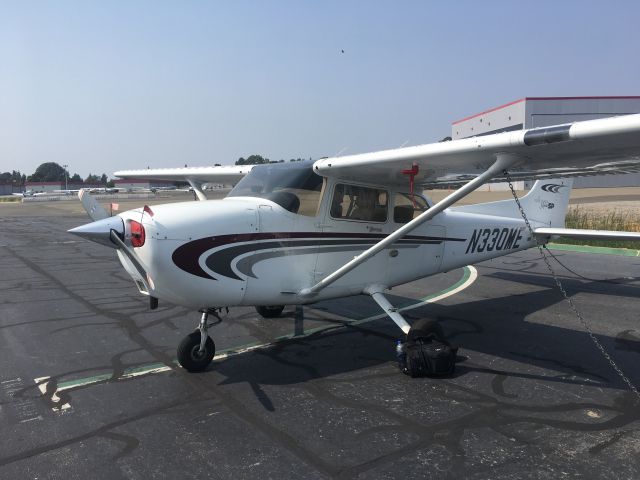 Cessna Skyhawk (N330ME)