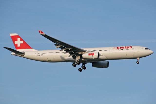 Airbus A330-300 (HB-JHF)