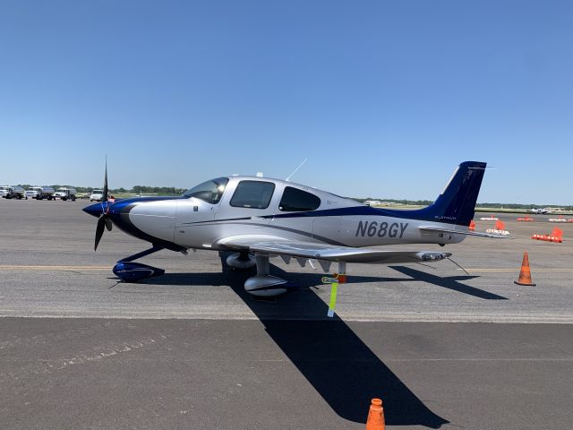 Cirrus SR-22 (N68GY)