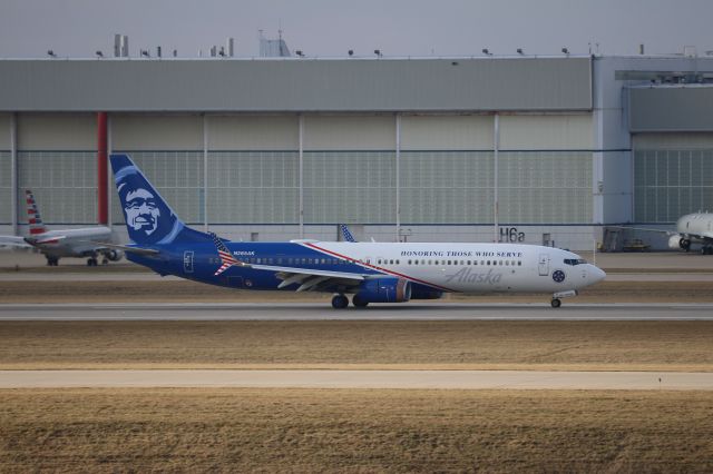 Boeing 737-900 (N265AK) - Alaska 737-900ER "Honoring Those Who Serve" landing 23R/5L