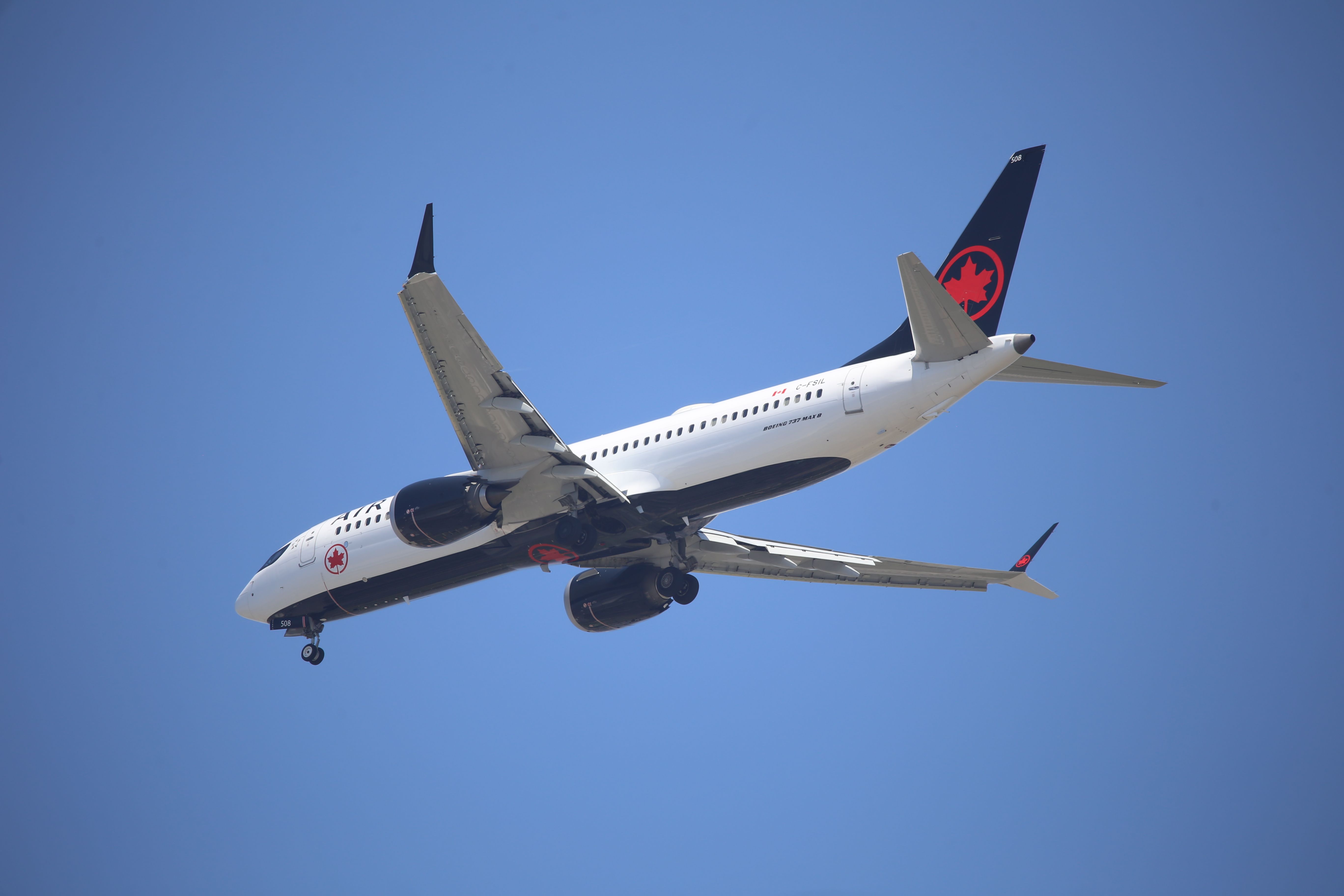 Boeing 737 MAX 8 (C-FSIL)