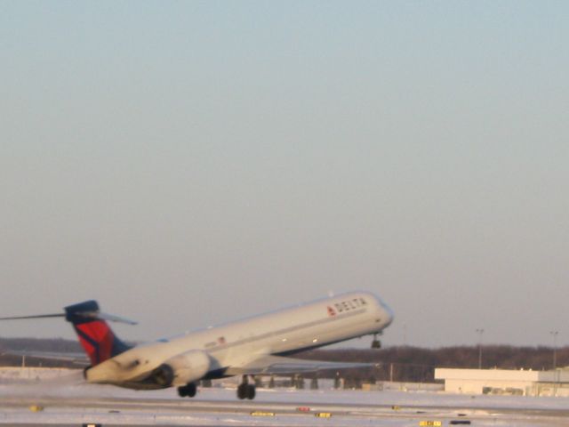 Douglas DC-9-10 — - Delta Airlines DC-9 takeoff from snowy Grand Rapids