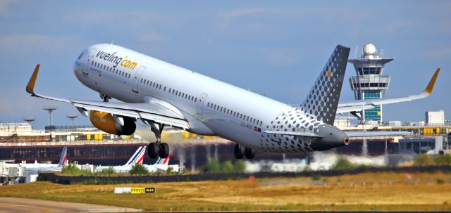 Airbus A321 (EC-MOO) - Rare take-off runway 24/06