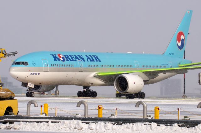 Boeing 777-200 (HL7751)