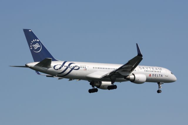 Boeing 757-200 (N722TW)