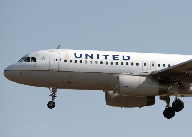 Airbus A320 (N427UA)