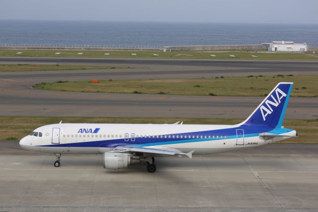 Airbus A320 (JA8394)