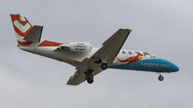 Cessna Citation II (N990TC) - Kangaroo Crew for Texas Childrens Hospital on short final for 13R