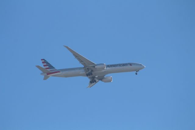 BOEING 777-300 (N727AN) - APPROACH 24R KLAX