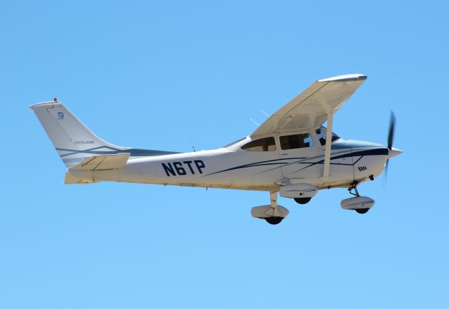 Cessna Skylane (N6TP) - Local C182 departing at Reid Hillview.