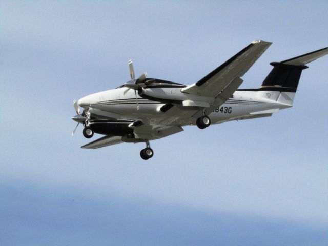 Beechcraft Super King Air 200 (N843G) - Landing RWY 24