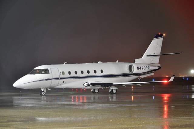 IAI Gulfstream G200 (N479PR) - Starting up as the fog rolls in.