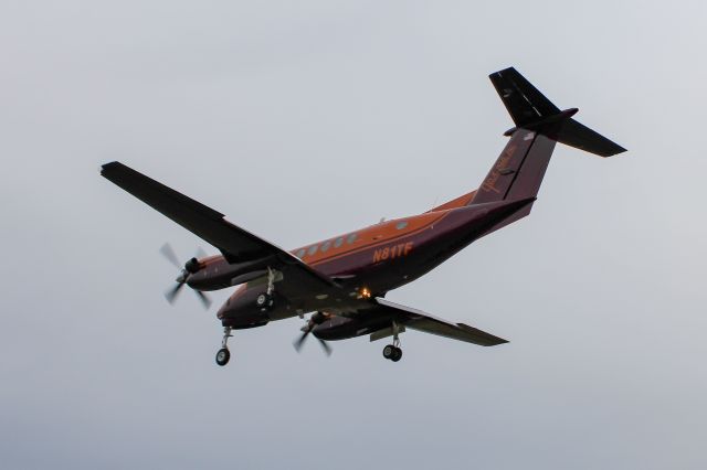 Beechcraft Super King Air 200 (N81TF) - Standing at Ark Brewery as this Super King Air is seconds away from touching down at SJ Regional