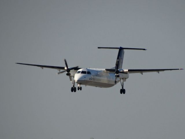 de Havilland Dash 8-300 (N839CA)