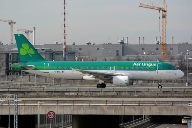 Airbus A320 (EI-DEL)