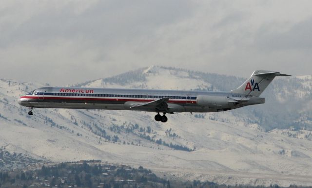 McDonnell Douglas MD-82 (N465A) - Arriving from KDFW