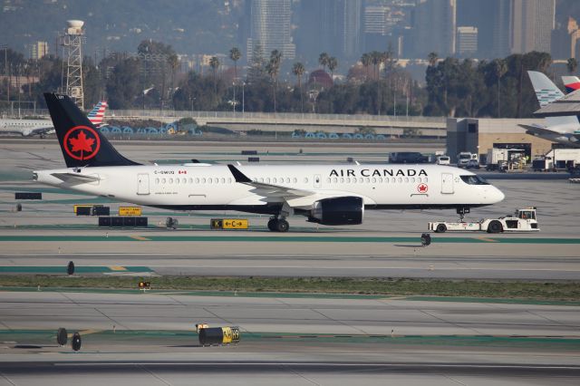 Airbus A220-300 (C-GWUQ)