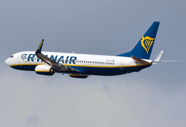 Boeing 737-700 (9H-QEN)