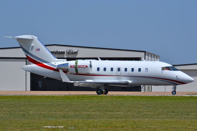 Canadair Challenger (N890CM)