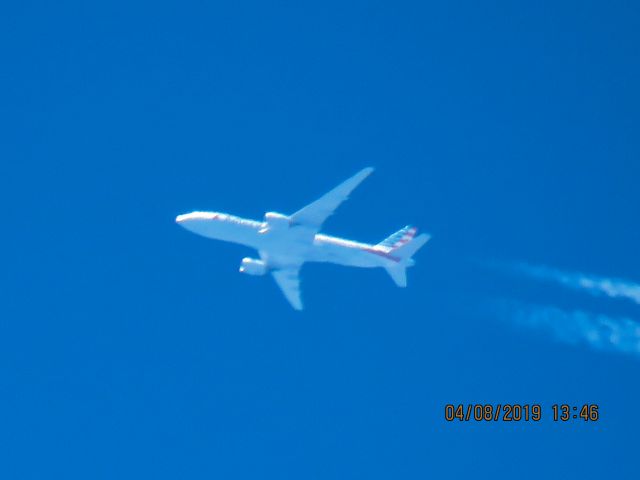 Boeing 777-200 (N784AN)
