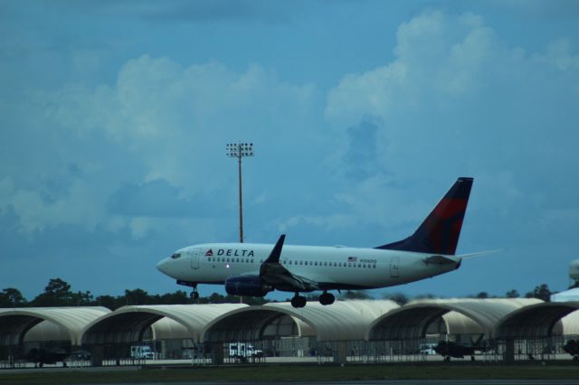 Boeing 737-700 (N306DQ)