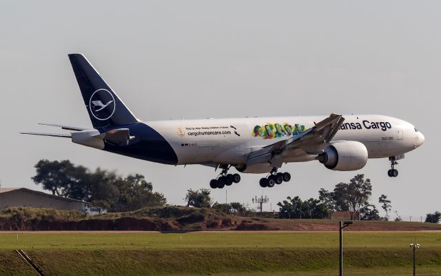Boeing 777-200 (D-ALFI)