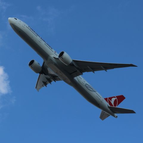 BOEING 777-300 (TC-JJF)