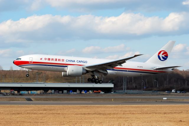 Boeing 777-200 (B-2076) - First commercial flight of this aircraft