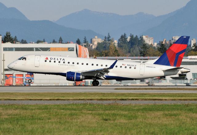 Embraer 170/175 (N622CZ)