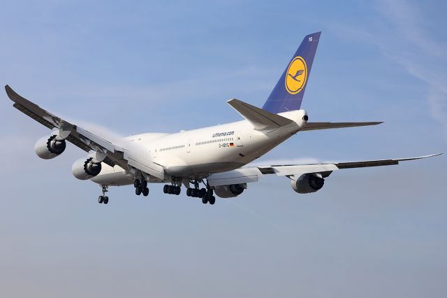 BOEING 747-8 (D-ABYG) - Landing.