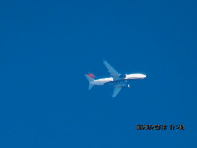 Boeing 737-700 (N310DE)