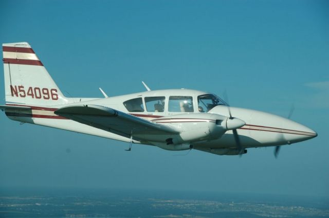 Piper Aztec (N54096)