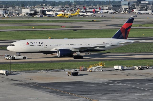 Boeing 777-200 (N867DA) - June 201