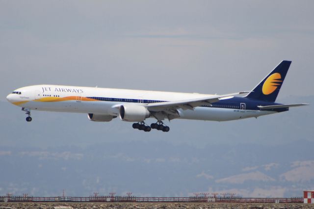 BOEING 777-300 (A6-JAD)