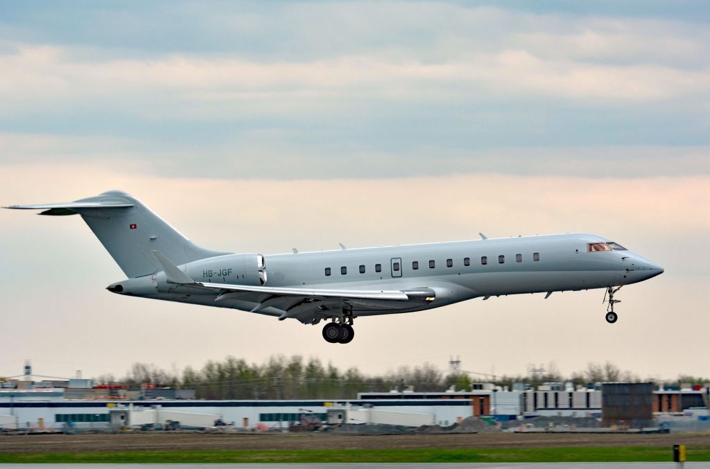 Bombardier Global Express (HUE999) - Landing on 24R in CYHU. 29-04-2025.