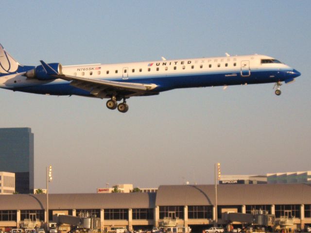 Canadair Regional Jet CRJ-200 (N765SK) - Landing on RWY 19R