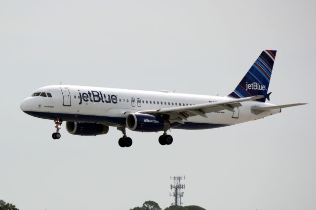 Airbus A320 (N657JB) - JetBlue Flight 341 (N657JB) arrives at Sarasota-Bradenton International Airport following a flight from John F Kennedy International Airport