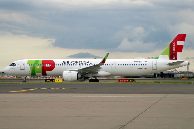 Airbus A321neo (CS-TXL) - Taxiing to Stand 218 on 15-Aug-23 operating flight TAP1364 from LPPT.