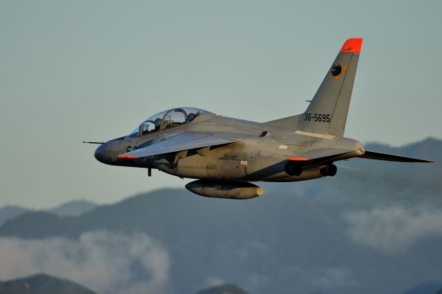 KAWASAKI T-4 (36-5695) - JASDF(Japan Air Self-Defense Force）<br>Nyutabaru Air Self-Defense Force Base "Air Festival"