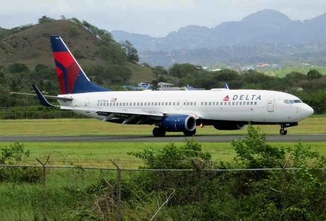 Boeing 737-800 (N373DA)