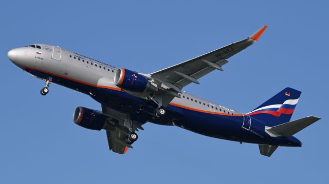 Airbus A320 (D-AVVT) - Performing go-around at EDDH during first flight on 2017-10-16 (cn 7902) - will become VP-BTJ